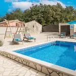 Cassa Antica With Outdoor Pool, Near Porec *