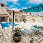 Cassa Antica With Outdoor Pool, Near Porec