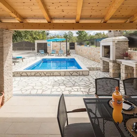 Cassa Antica With Outdoor Pool, Near Porec Prázdninový dům