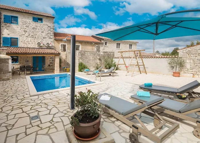 Cassa Antica With Outdoor Pool, Near Porec