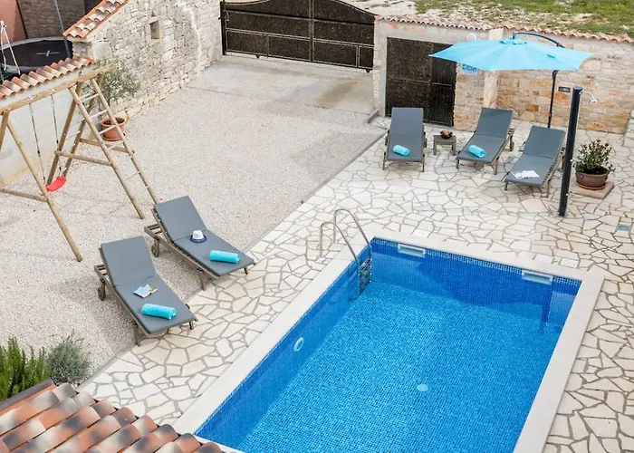 Cassa Antica With Outdoor Pool, Near Porec بيت للعطل