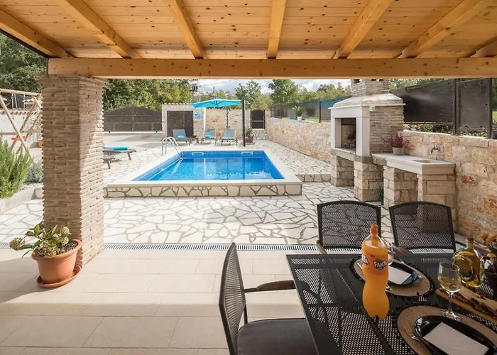 Cassa Antica With Outdoor Pool, Near Porec بيت للعطل