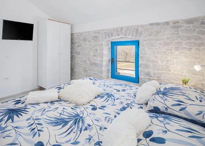 Cassa Antica With Outdoor Pool, Near Porec