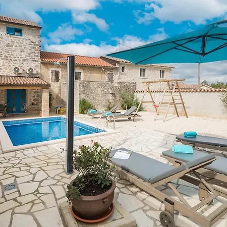 Cassa Antica With Outdoor Pool, Near Porec