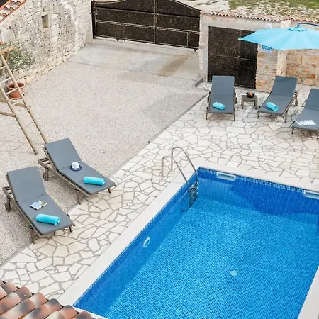 Cassa Antica With Outdoor Pool, Near Porec 別荘