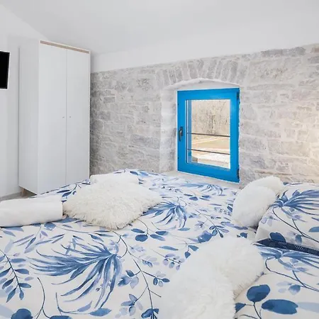 Cassa Antica With Outdoor Pool, Near Porec