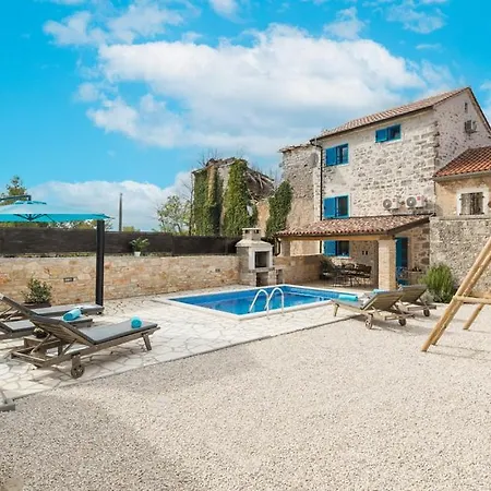 Cassa Antica With Outdoor Pool, Near Porec 別荘 *