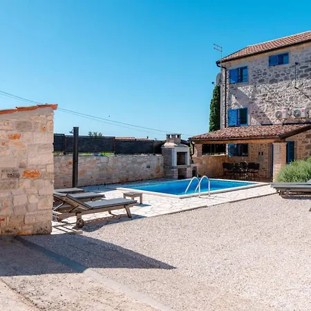 Nyaraló Cassa Antica With Outdoor Pool, Near Porec *