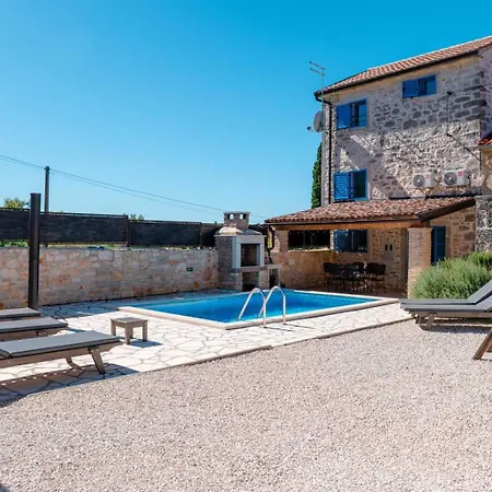 Nyaraló Cassa Antica With Outdoor Pool, Near Porec Rapavel